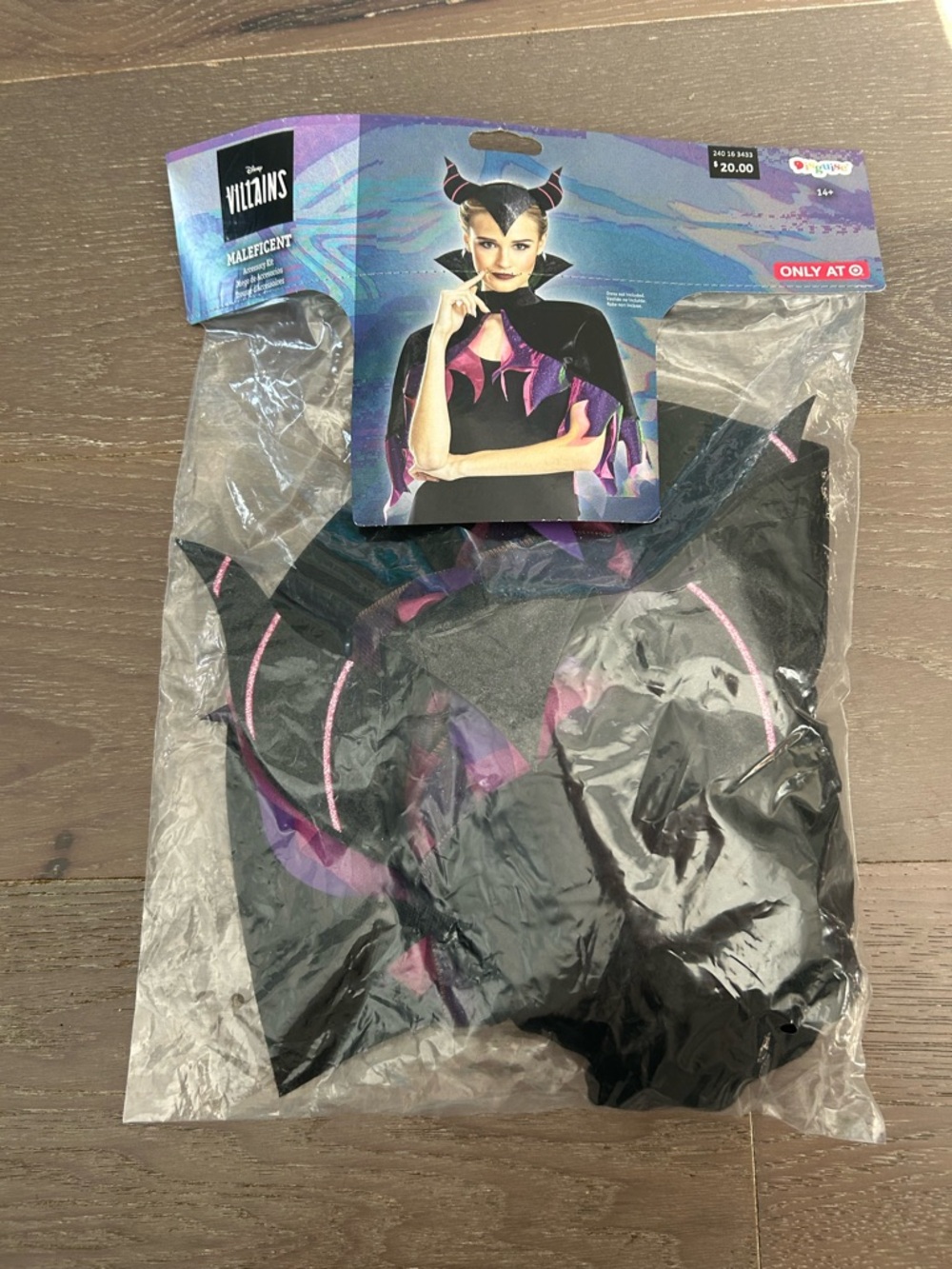 Disguise Disney Villains Malneficent adult accessory kit. NWT(23)